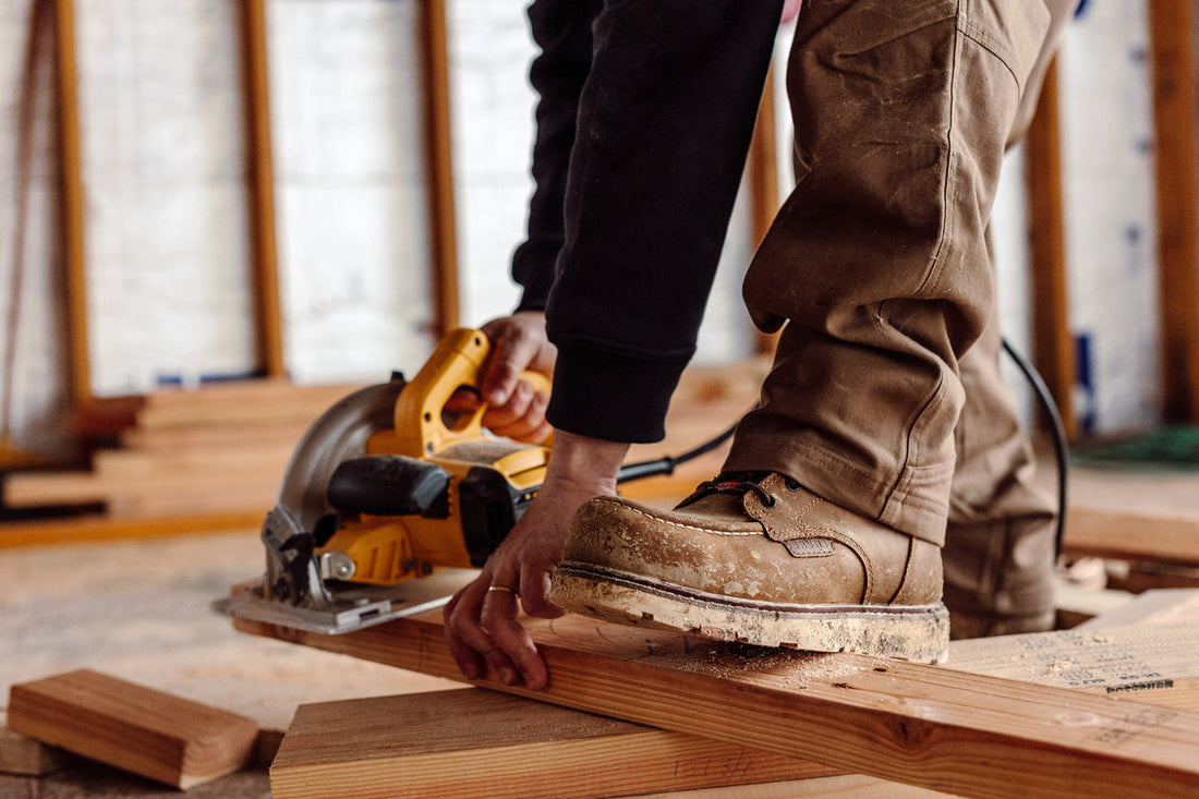 The Best Work Boots and Shoes for Carpenters