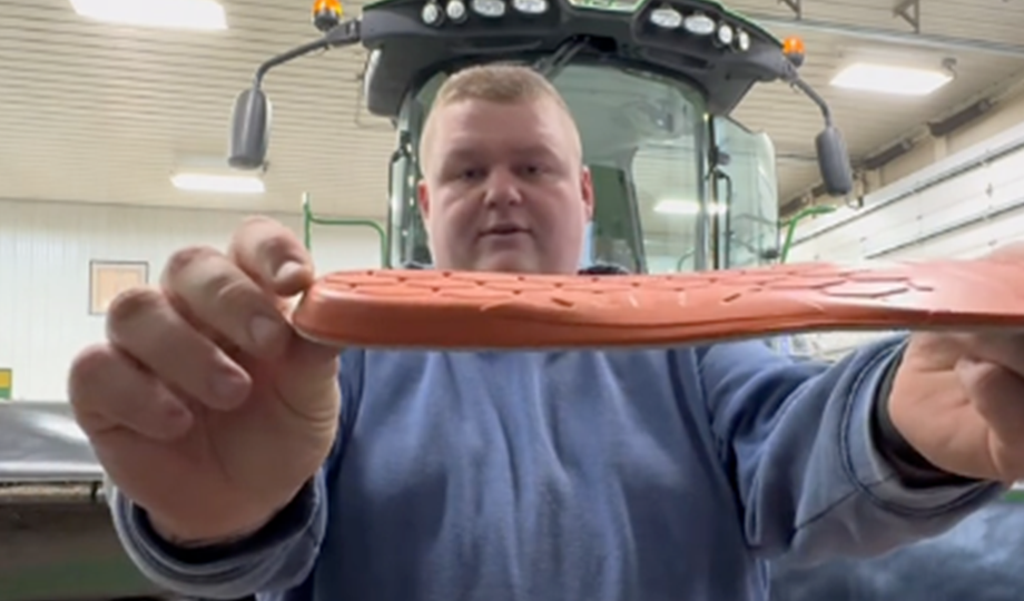 Man holding BRUNT Cush'n Insole