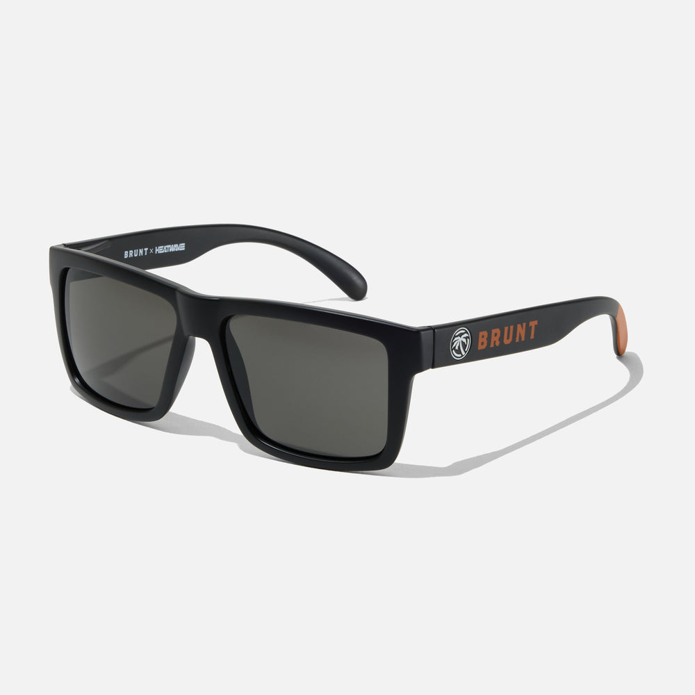 45 degree angle of right side of BRUNT x heatwave Z87 sunglasses in black * 0